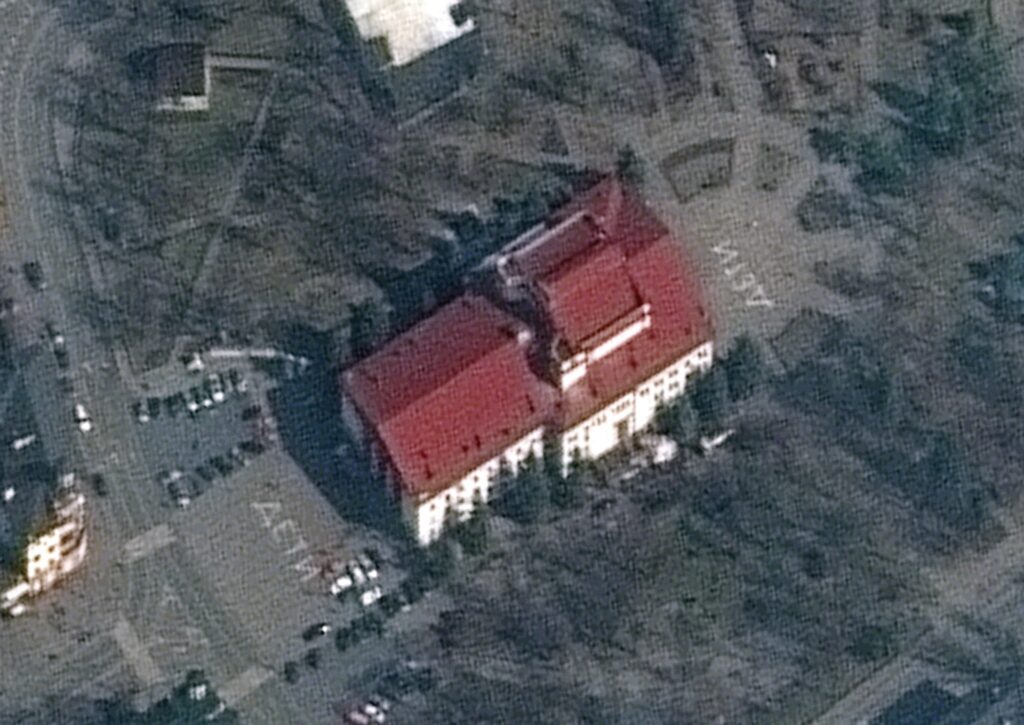 Rusia bombardea un teatro de Mariúpol (Ucrania) donde había cientos de refugiados