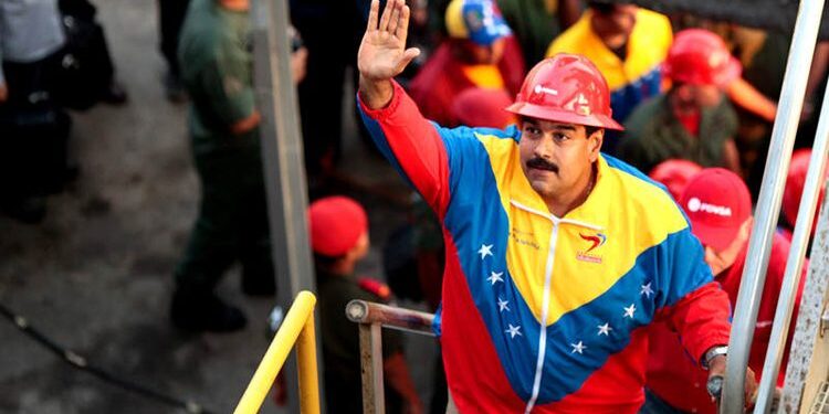 Delegación de Biden se reúne con Maduro para negociar "petróleo vs sanciones"