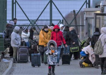 Evacúan a 127 colombianos de Ucrania y faltan más de 25