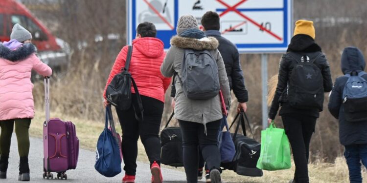 150 mil ucranianos huyen del país en menos de 24 horas y superan los 600 mil