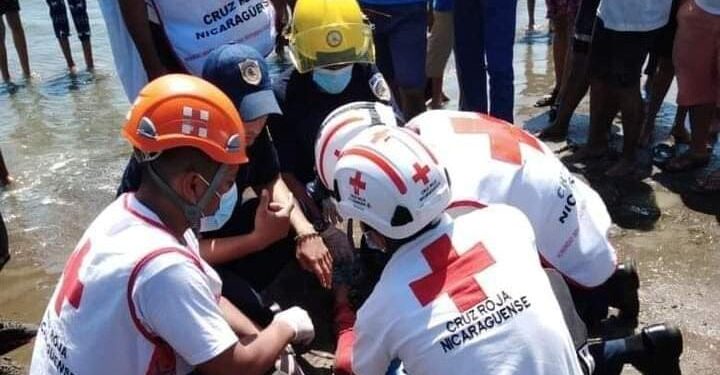 Dos jóvenes mueren ahogados en playa La Virgen, tras ser bautizados