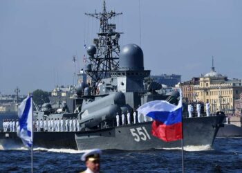 Reino Unido prohíbe a barcos rusos atracar en sus puertos