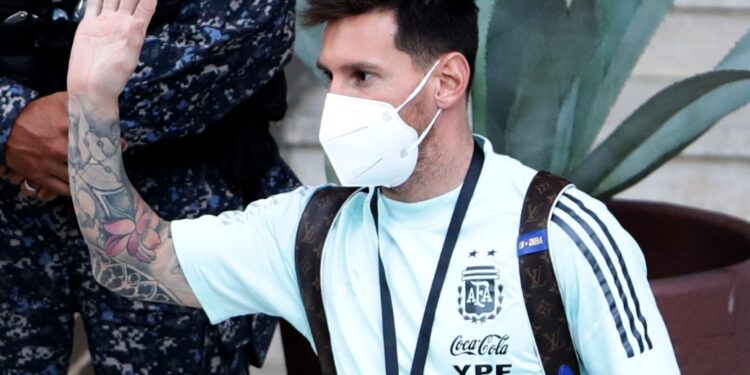 Messi llega a Argentina para asegurar su pase al Mundial de Catar 202
