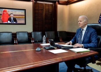Biden advierte a presidente chino que no ayude a Putin, China pide a EEUU compartir responsabilidades