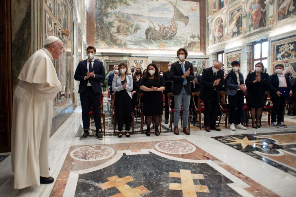 El papa dice que «gastar en armas ensucia el alma, el corazón y la humanidad»