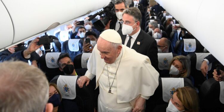 El papa podría ir a Ucrania y habla del riesgo de una guerra fría ampliada