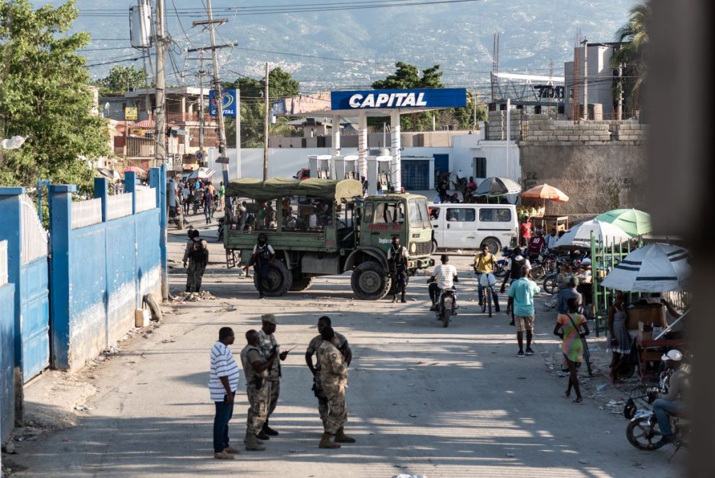 Haitianos siguen huyendo de la guerra entre bandas, que ya deja 20 muertos