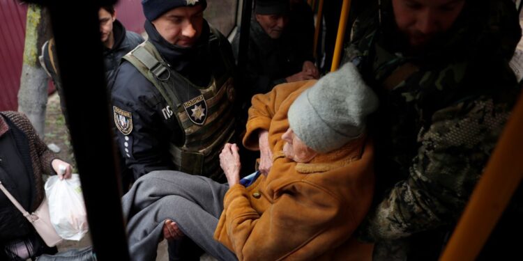 Rusia aumenta la presión en el Donbás y da un respiro a Kiev