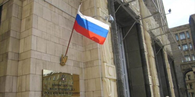 Letonia y Estonia cierran consulados rusos y expulsan diplomáticos