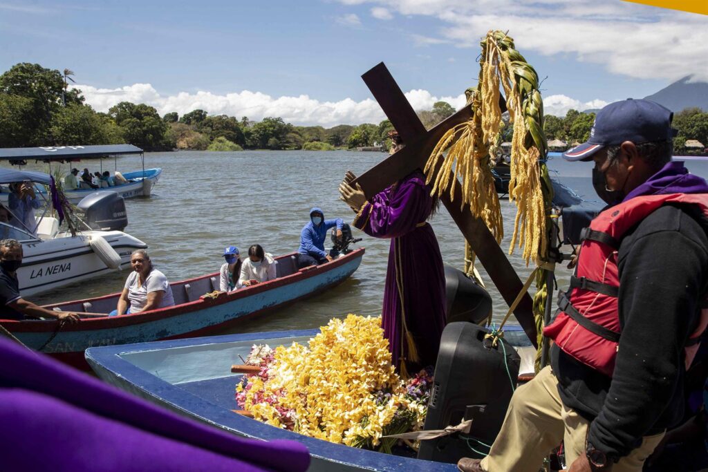 Regime cancels traditional aquatic Via Crucis of Granada and announces its own