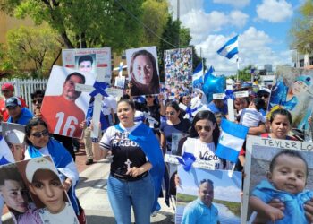 Nicaragüenses marcharon en Miami conmemorando cuatro años de rebelión cívica. Foto: Artículo 66 / Winston Potosme