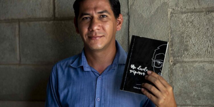 «Me duele respirar», el poemario que recuerda a las víctimas de Nicaragua. Foto: Artículo 66 / EFE