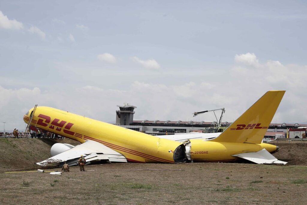 Avión de carga sufre un accidente en el aeropuerto de Costa Rica