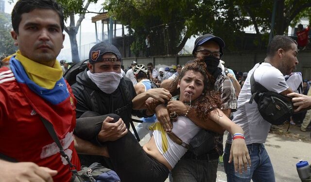 Venezuela: Familiares de muertos en protestas contra Maduro llevarán caso a la CPI