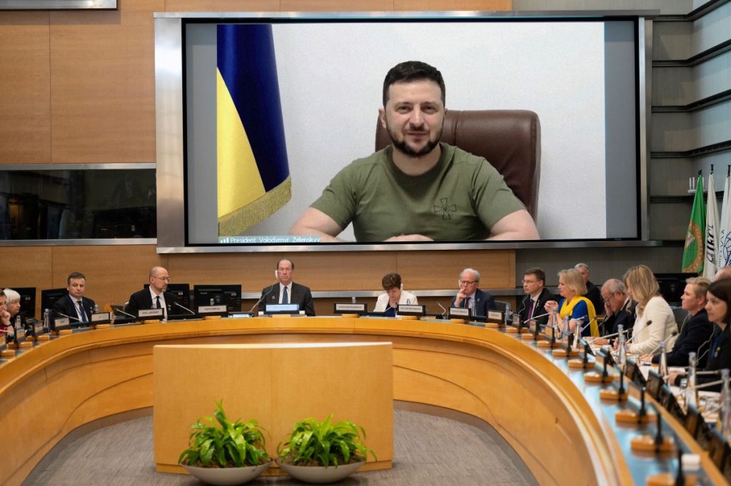 Ucrania se retirará de negociaciones de paz si Putin independiza el Donbás