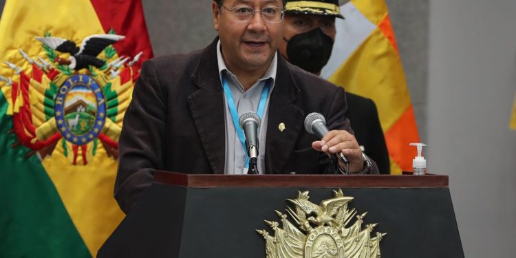 Bolivia: Gobierno de izquierda fija salario mínimo en apenas 4%