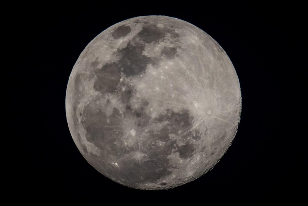 Agencia Espacial Europea elimina a Rusia de viajes a la Luna