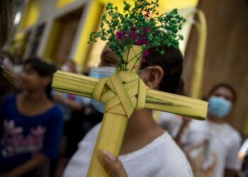 Padre Román lamenta que Nicaragua es el único país donde no se realizarán procesiones de Semana Santa. EFE/Jorge Torres