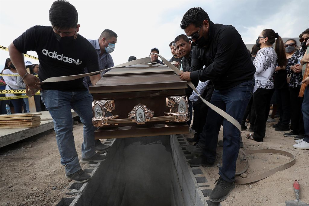 México: Entierran a Debanhi Escobar en medio de protestas por justicia