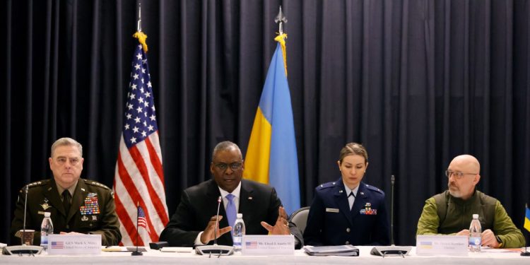 Washington anuncia foro permanente para apoyo militar a Ucrania