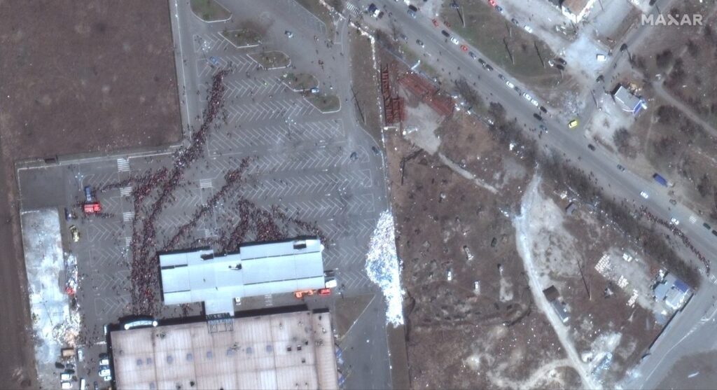 Ucrania anuncia que logró evacuar ayer a más de 700 ciudadanos de Mariúpol