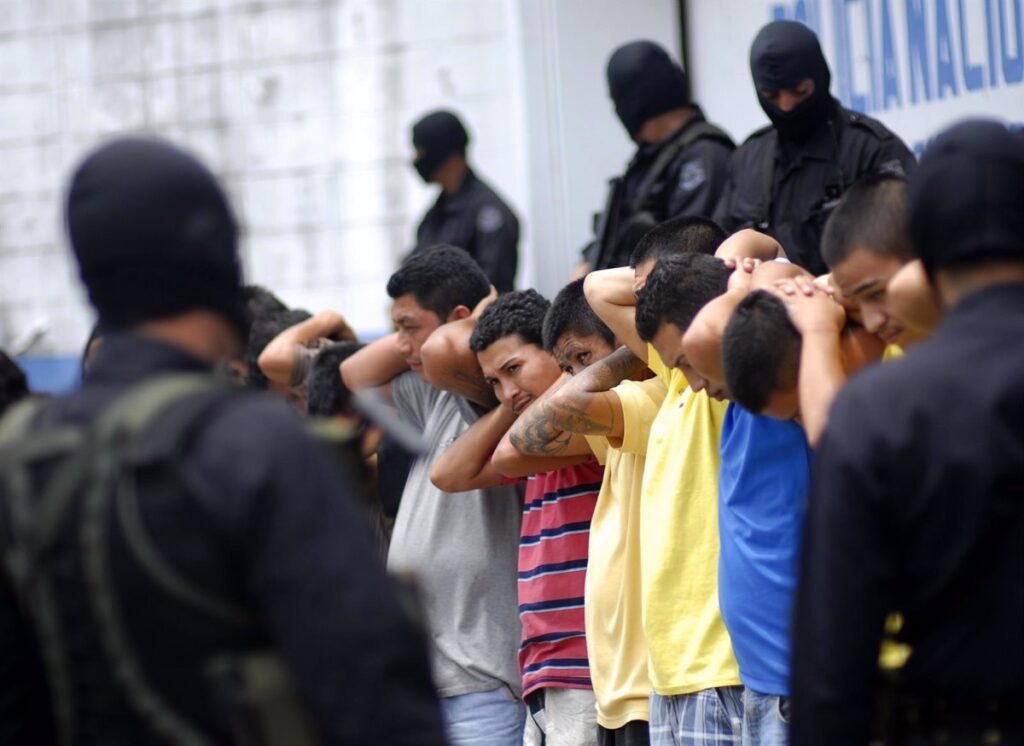 HRW: Ley de Bukele violenta los derechos de los niños pandilleros