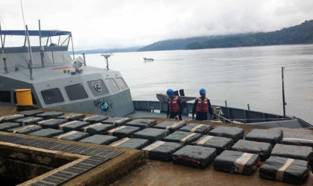 Honduras decomisa lancha con droga y detiene a dos hondureños y un colombiano￼
