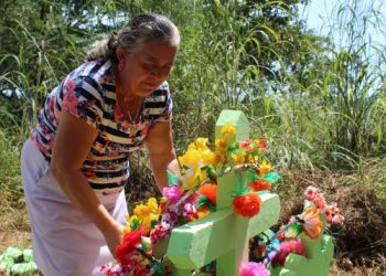 Entregan restos de 6 personas asesinadas durante la guerra salvadoreña a sus familiares, después de 42 años