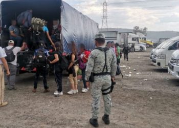 México intercepta a 330 migrantes, entre ellos 44 nicaragüenses, en una carretera. Foto: Medios mexicanos.