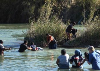 Rescatan con vida a niño nicaragüense reportado como desparecido en el río Bravo