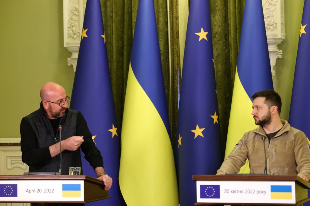 Zelensk: no servirán nuevas sanciones si no se embarga crudo ruso