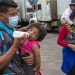 Acusan a Biden de dar alimentos a bebes migrantes y no abastecer a niños norteamericanos