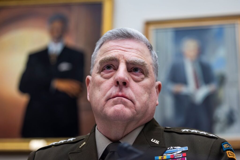 Jefes de Estado Mayor de Rusia y EEUU abordan la situación en Ucrania