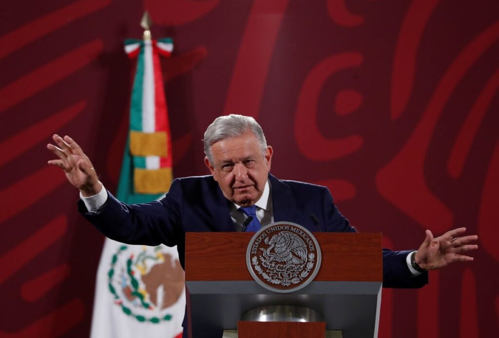 Presidente de México encaprichado en contratar 500 médicos cubanos con enormes salarios