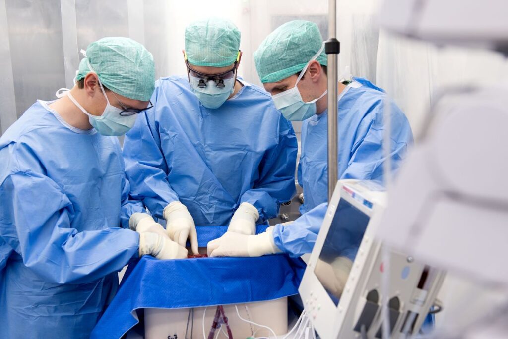 Médicos logran trasplantar con éxito un hígado que tenía tres días fuera de un cuerpo