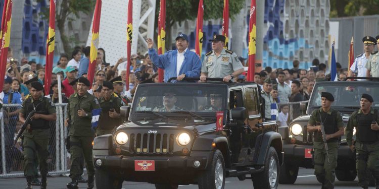 Murillo «orgullosa» de su Ejército: «43 años de patriotismo y respeto a la Constitución»