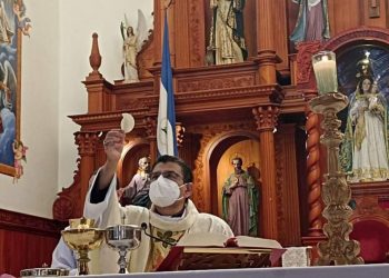Monseñor Álvarez: «El buen pastor se dirige a los alejados, a los exiliados, refugiados, encarcelados, enfermos». Foto: Artículo 66 / Diócesis Media