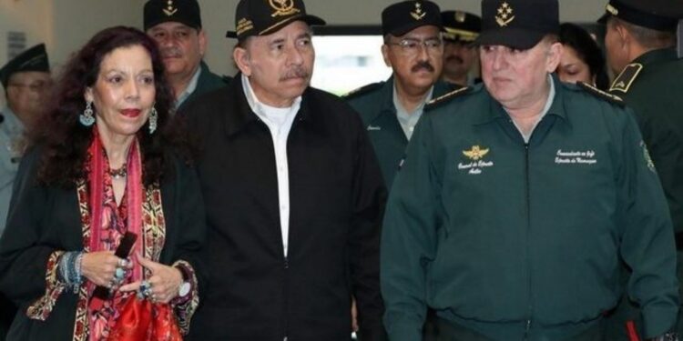 Ortega sigue premiando fidelidad de su Ejército. Le «dona» una propiedad en Nueva Guinea. Foto: Artículo 66 / Gobierno