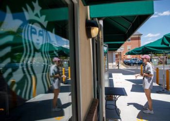 Starbucks pagará gastos de viaje a empleadas que quieran abortar