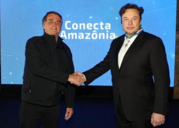 Elon Musk lanza satélite para internet en el amazonas, con aprobación de Bolsonaro