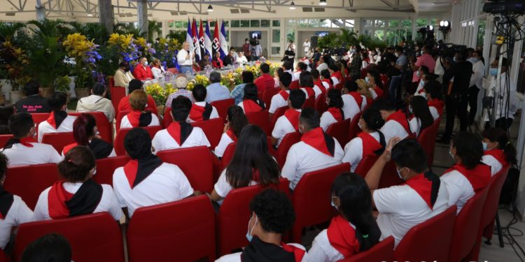 Daniel Ortega asegura que el FSLN «va quedando» en manos de los jóvenes. Foto: Artículo 66 / Gobierno