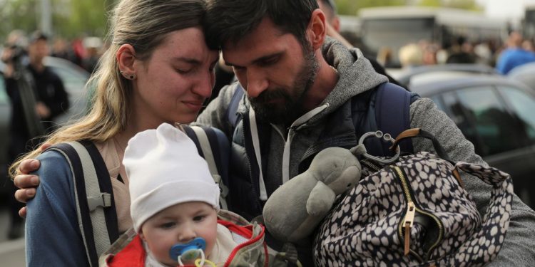 Más de 300 civiles evacuados de Mariúpol en otra operación de ONU y Cruz Roja