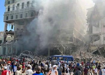 Fuerte explosión destruye un hotel en la Habana, Cuba