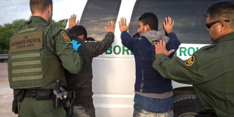 EEUU mantiene récords de detenciones fronterizas con más de 234 mil en abril