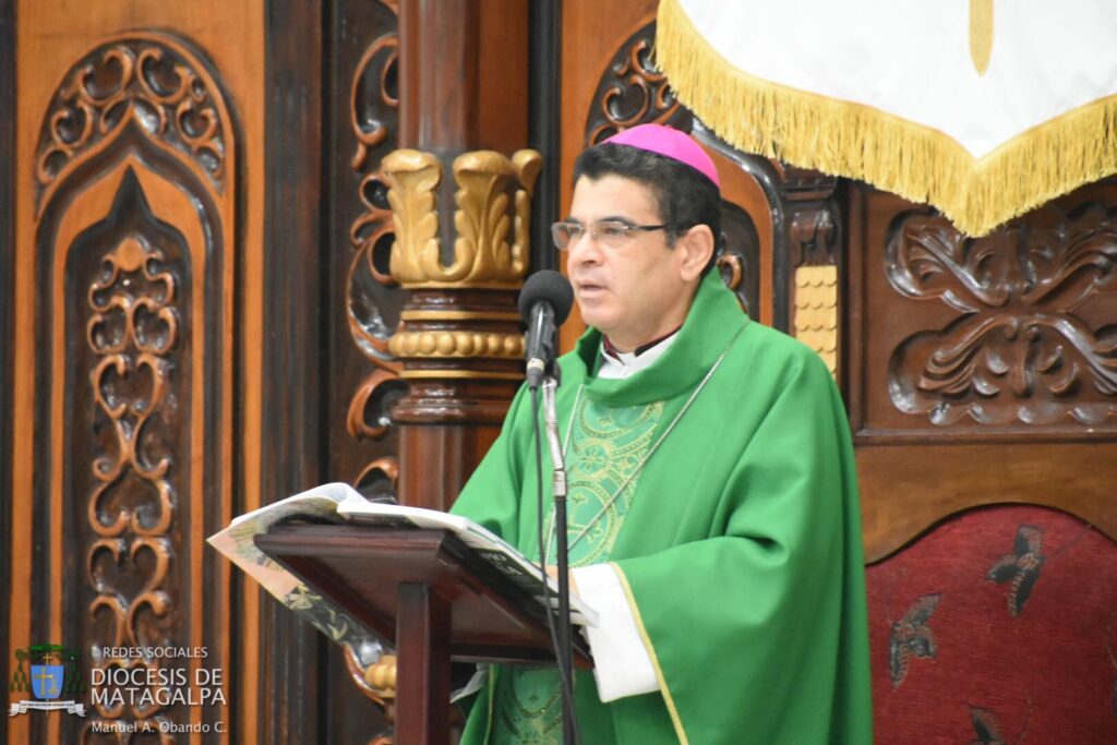 Monseñor Álvarez llama a los feligreses a no permitir que «nada turbe sus corazones»