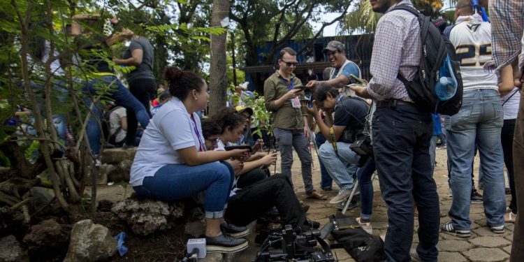 Periodistas nicaragüenses temen denunciar agresiones, según ONG
