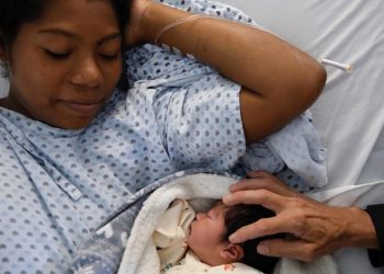 Estados Unidos ampliará a un año la ayuda a mujeres después de dar a luz