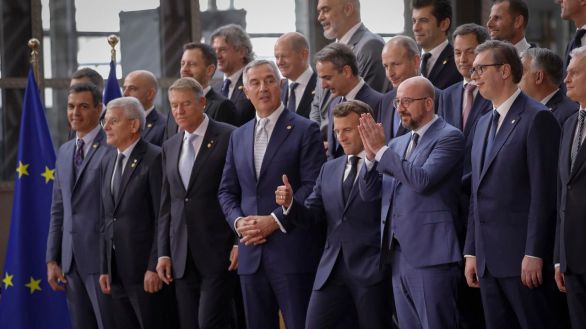 Líderes europeos debatirán hoy la adhesión de Ucrania y Moldavia