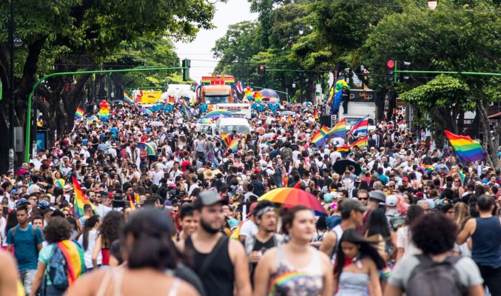 Costa Rica se suma a la celebración del Día del Orgullo LGBTIQ con gigantesca marcha