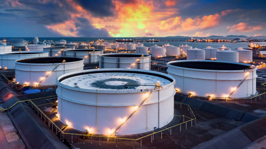 Rusia afirma que veto europeo al petróleo afectará al mundo entero